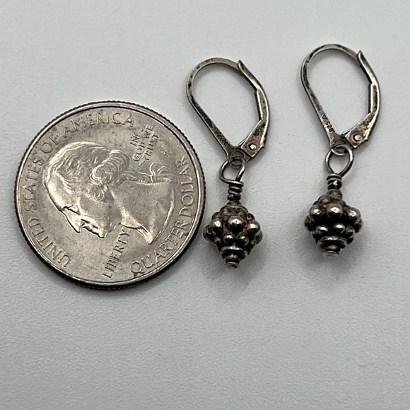 BALINESE STYLE STERLING SILVER EARRINGS SIGNED - Picture 2 of 4